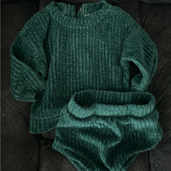 Carters Set - Picture 1 of 2